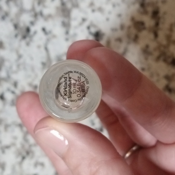 Kirkland Signature rollerball perfume in GREEN. - Picture 3 of 3